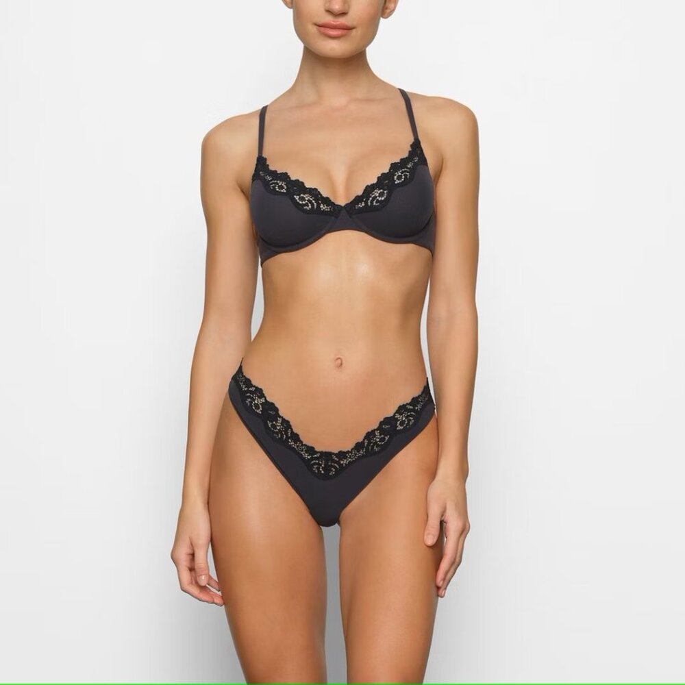 SKIMS Fits Everybody Lace Scoop Bralette
